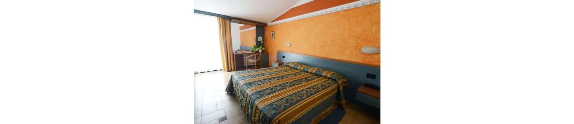 Hotel Dolci Colli Peschiera del Garda 3*,  Italy
