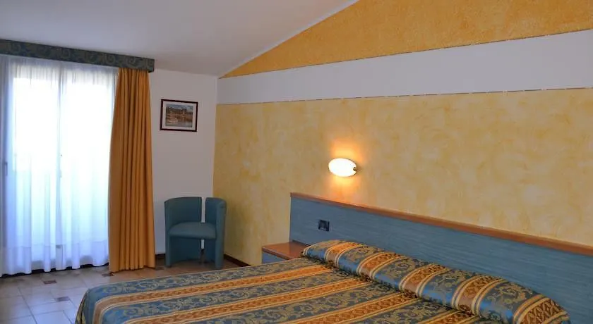 Hotel Dolci Colli Peschiera del Garda 3*,  Italy